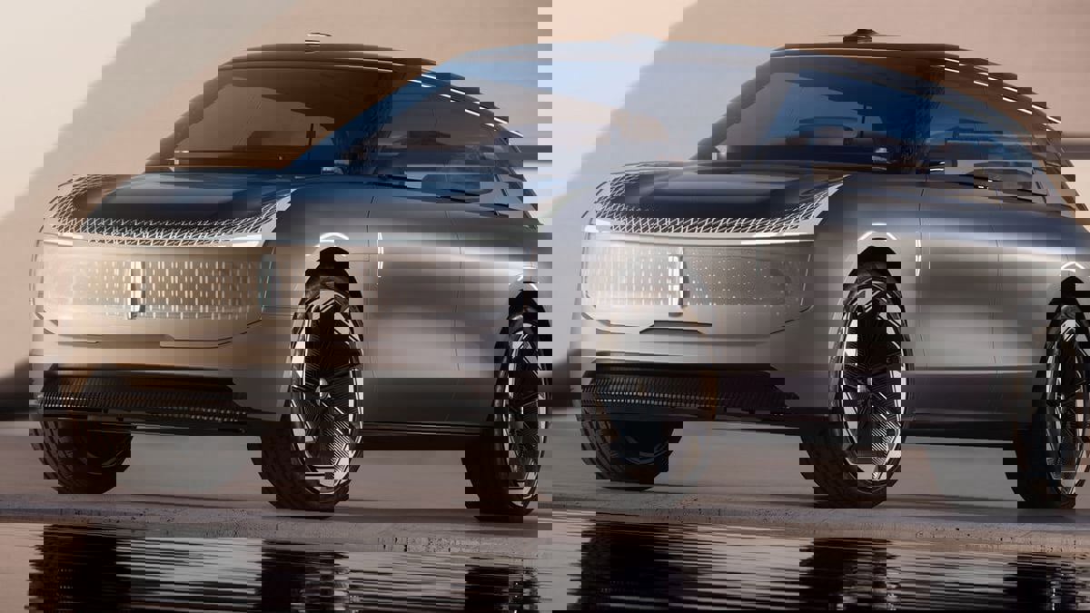 "لينكولن" تكشف عن أول سياراتها الكهربائية بالكامل