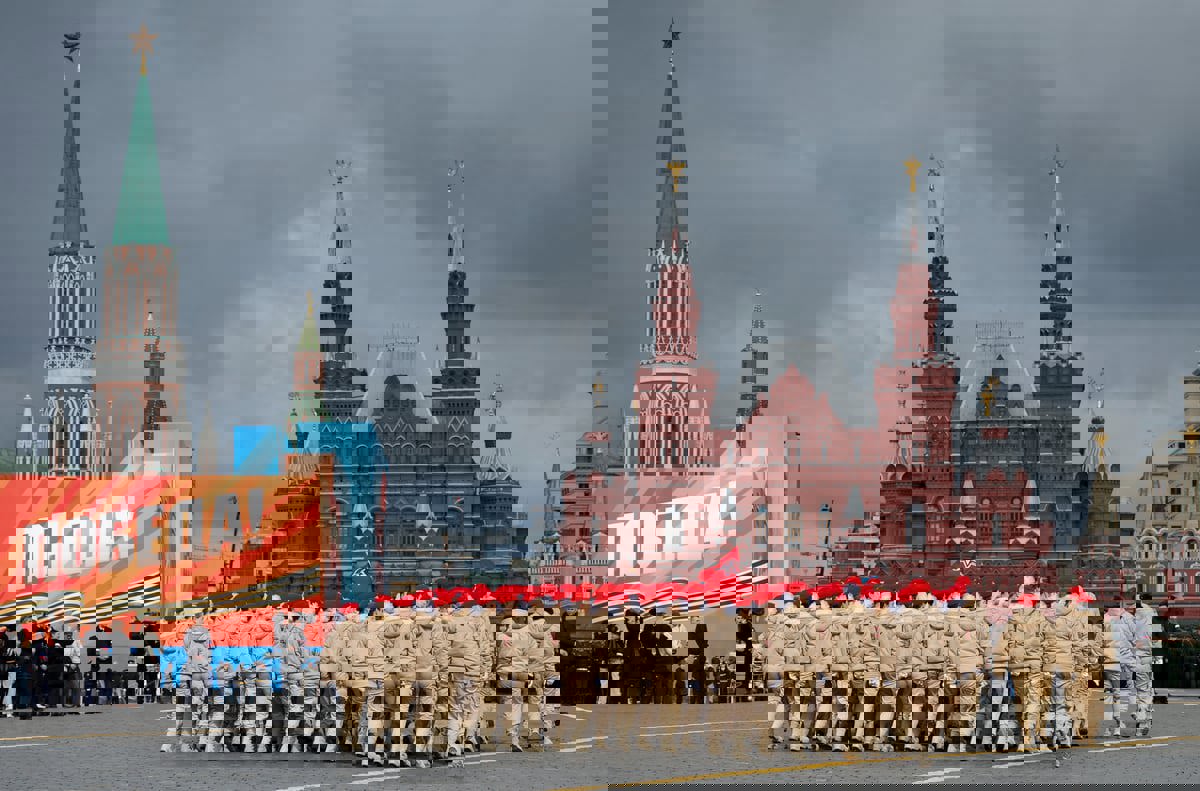 روسيا تحذر فرنسا من "اشتباك نووي" حال إرسال قوات إلى أوكرانيا