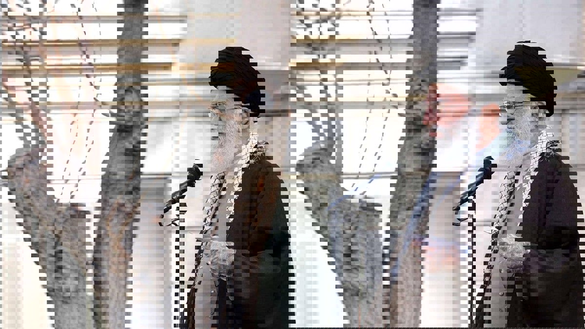 صحف عالمية: رجال الدين الإيرانيون يفسدون استجابة كورونا‎.. واعتقال ممول مذبحة رواندا بعد مطاردة استمرت عقدين