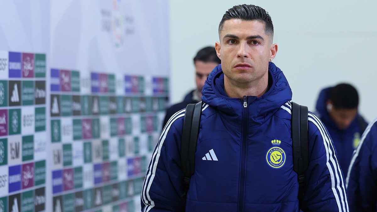 رد فعل كريستيانو رونالدو أثناء النشيد الوطني السعودي (فيديو)