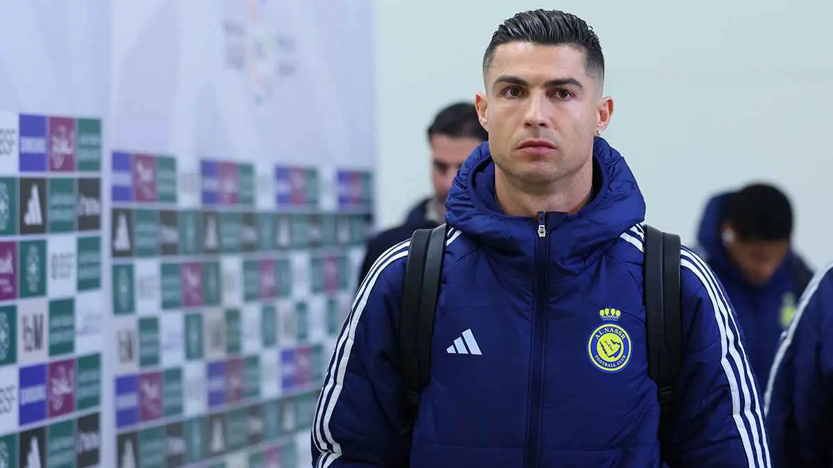 رد فعل كريستيانو رونالدو أثناء النشيد الوطني السعودي (فيديو)