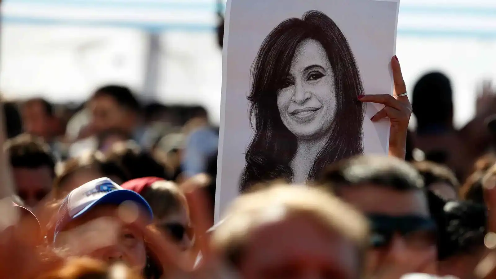 بدء محاكمة الرئيسة الأرجنتينية السابقة بتهمة الرشوة