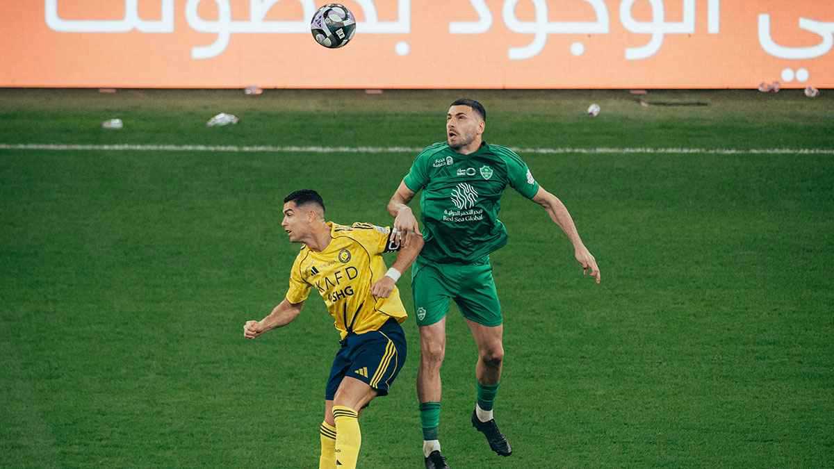 خاسر.. الأهلي السعودي يسخر من كريستيانو رونالدو بصورة مثيرة (شاهد)