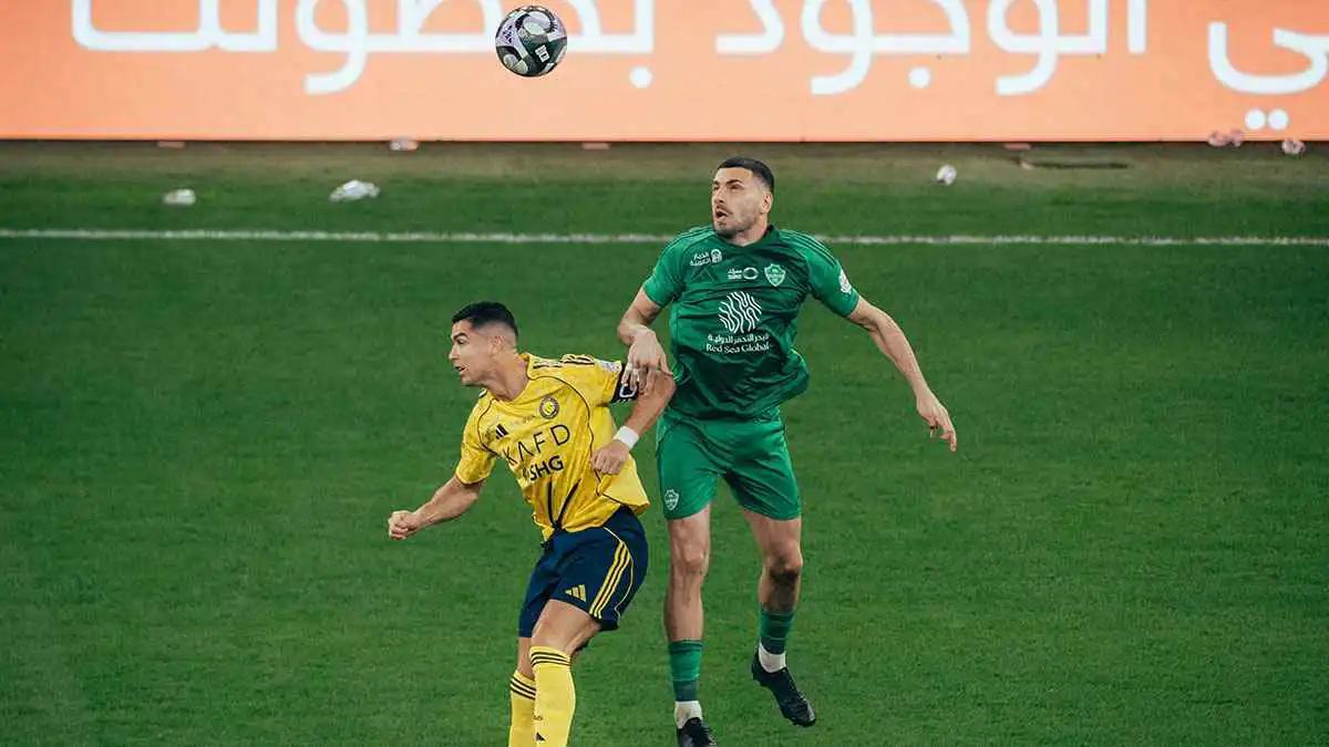 خاسر.. الأهلي السعودي يسخر من كريستيانو رونالدو بصورة مثيرة (شاهد)