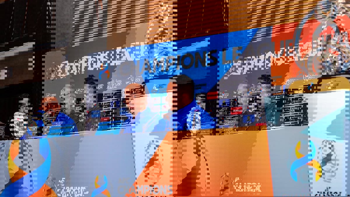 نهائي دوري أبطال آسيا.. المعيوف وجارديم يردان على "عدم معرفة مدرب بوهانغ بنادي الهلال"