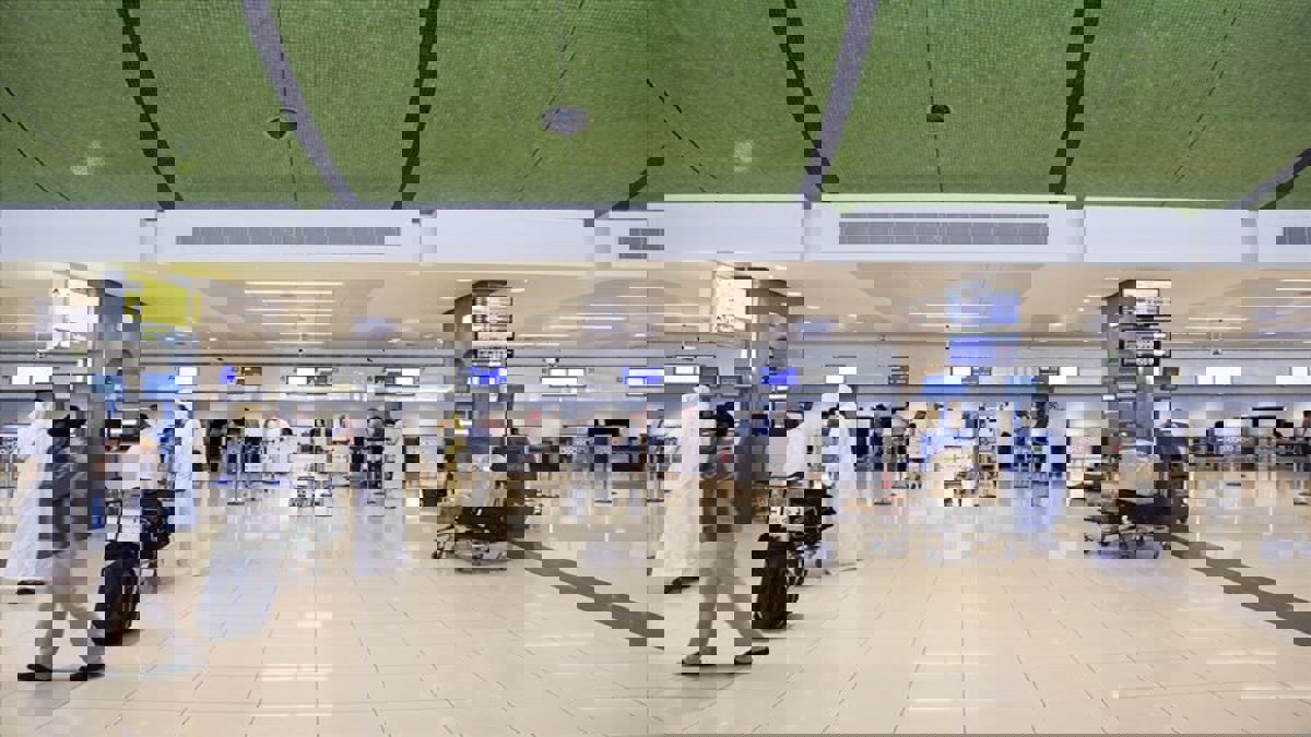 الإمارات تعلق الرحلات الجوية القادمة والمغادرة إلى 4 دول