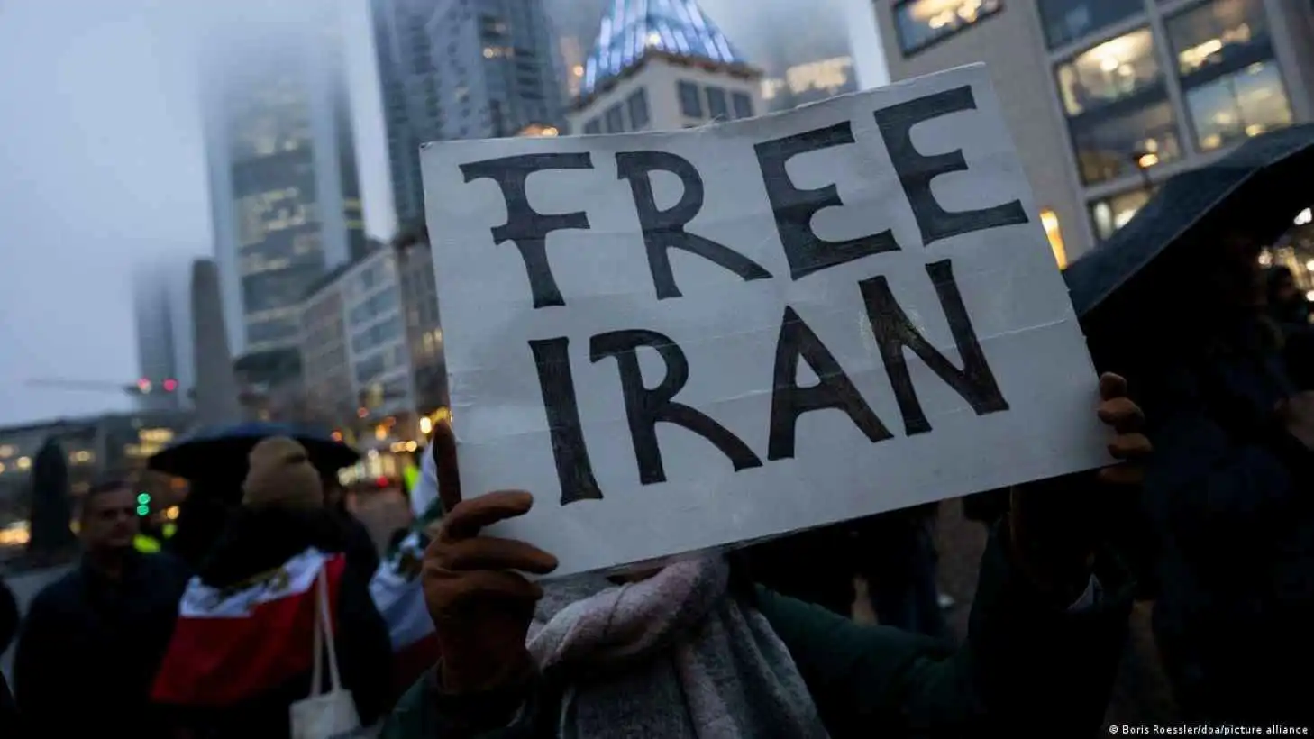 دروس قديمة وحسابات جديدة.. كيف تنجو أمريكا من "مستنقع" إيران؟