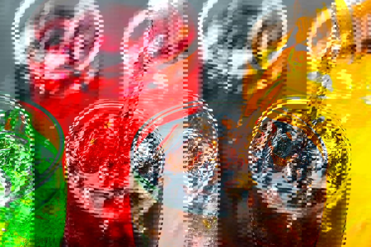 "قد تُدمر الجسم".. تحذيرات من مادة لتحلية المشروبات الغازية والعلكة