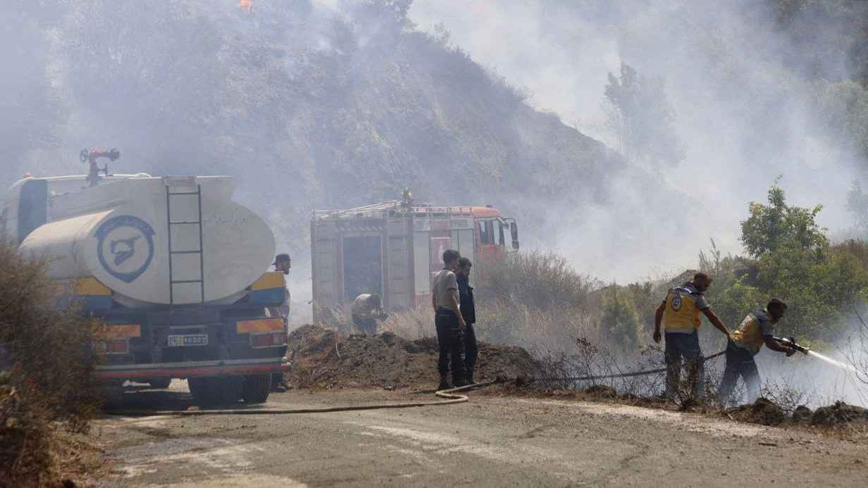 طائرات تركية تشارك في إخماد حرائق ريف اللاذقية (صور وفيديو)