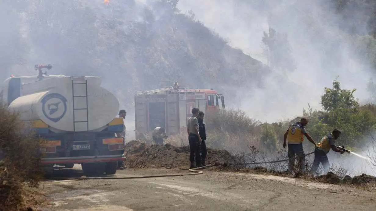 طائرات تركية تشارك في إخماد حرائق ريف اللاذقية (صور وفيديو)