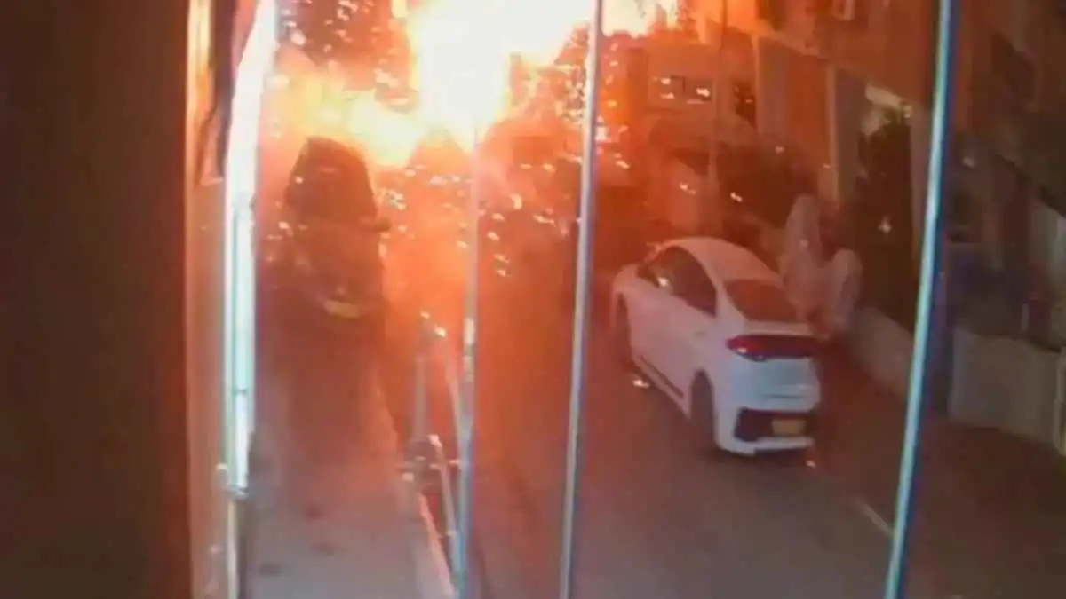 صاروخ إيراني يحطم نوافد منزل عضو الكنيست الإسرائيلي 