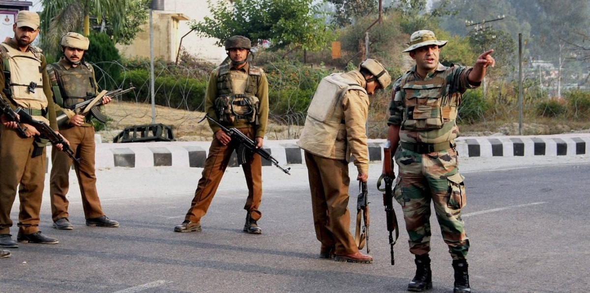 حظر تجول في كشمير الهندية إثر مقتل زعيم حزب