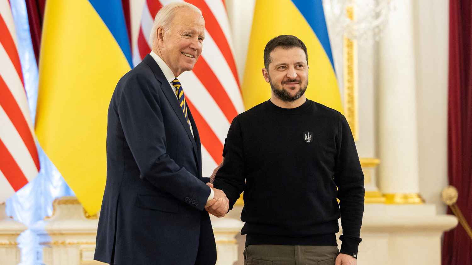 بايدن يعلن عن مساعدات "ضخمة" لكييف قبل لقاء زيلينسكي