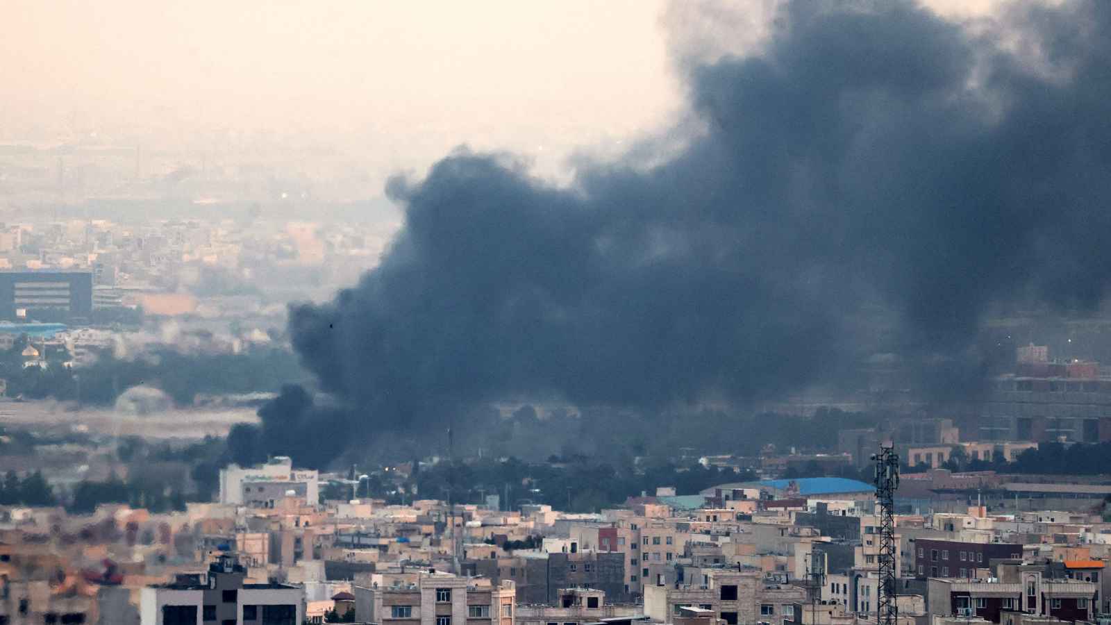 انفجارات تهز مدينة أهواز في محافظة خوزستان الإيرانية (فيديو)