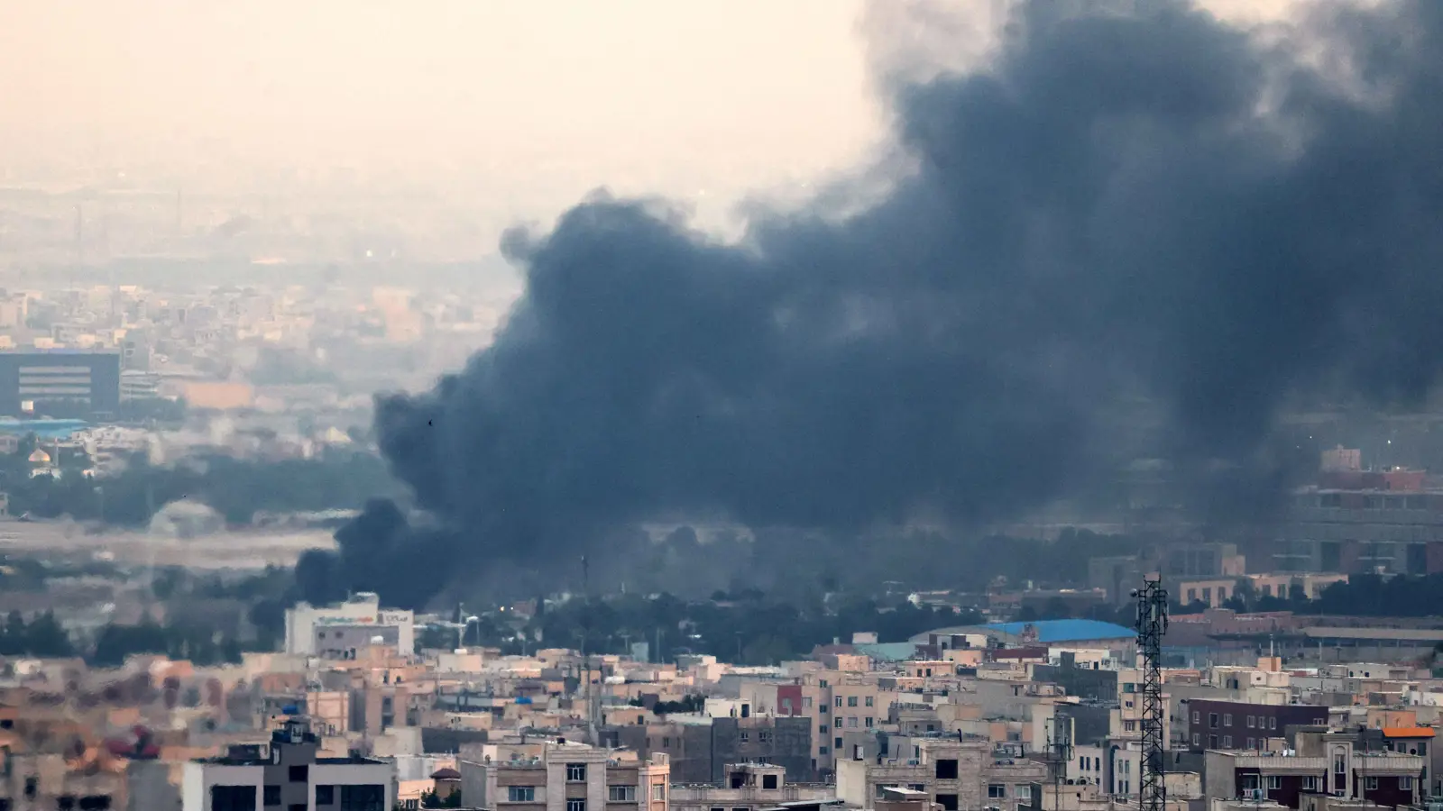 انفجارات تهز مدينة أهواز في محافظة خوزستان الإيرانية (فيديو)