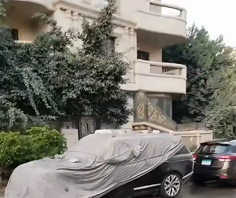 صور متداولة لسيارة شيرين عبدالوهاب