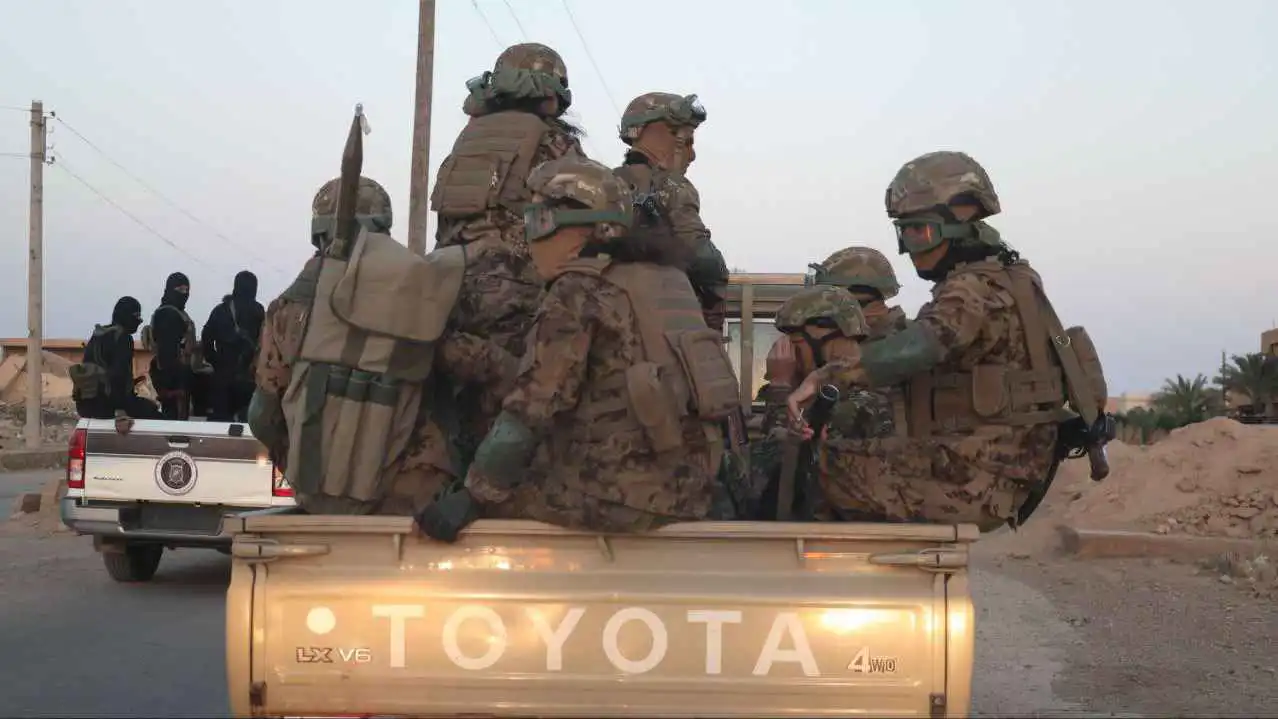 اشتباكات عنيفة في الرقة إثر هجوم قوات "قسد" على نقاط للجيش السوري