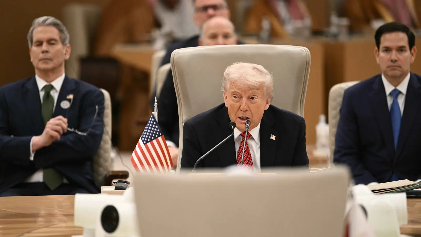 دون تنسيق.. قرار ترامب بشأن عقوبات سوريا يُربك الإدارة الأمريكية