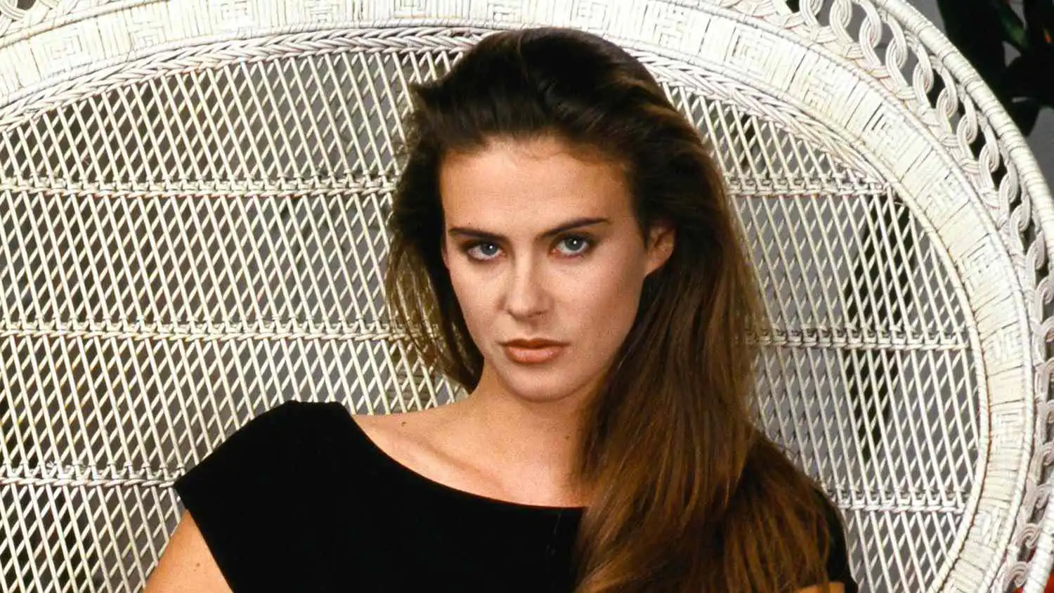 رحيل الممثلة وعارضة الأزياء أنابيل سكوفيلد عن 62 عاماً