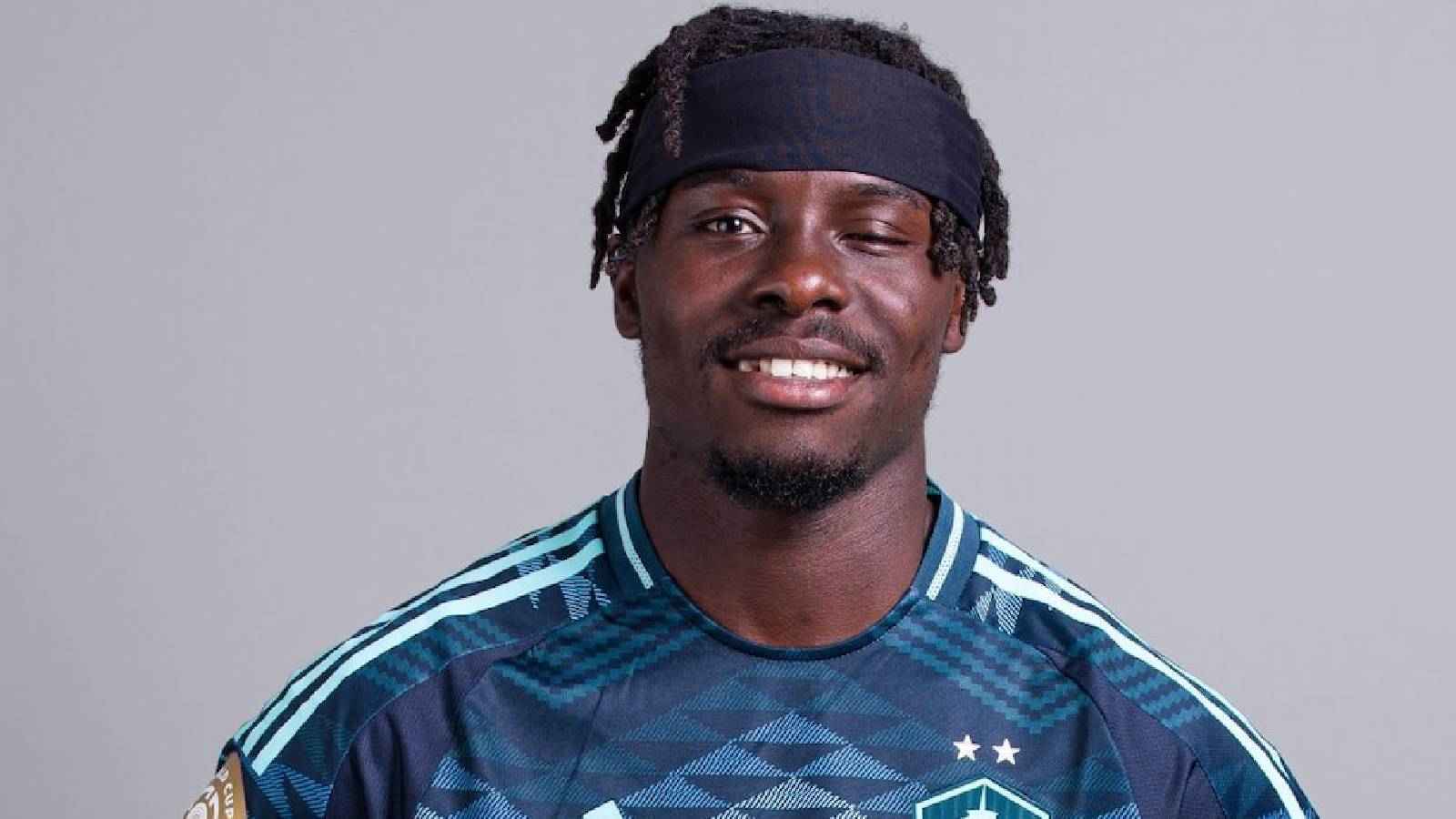 من هو نجم كأس العالم للأندية الذي يلعب بـ"عين واحدة"؟ (صور)