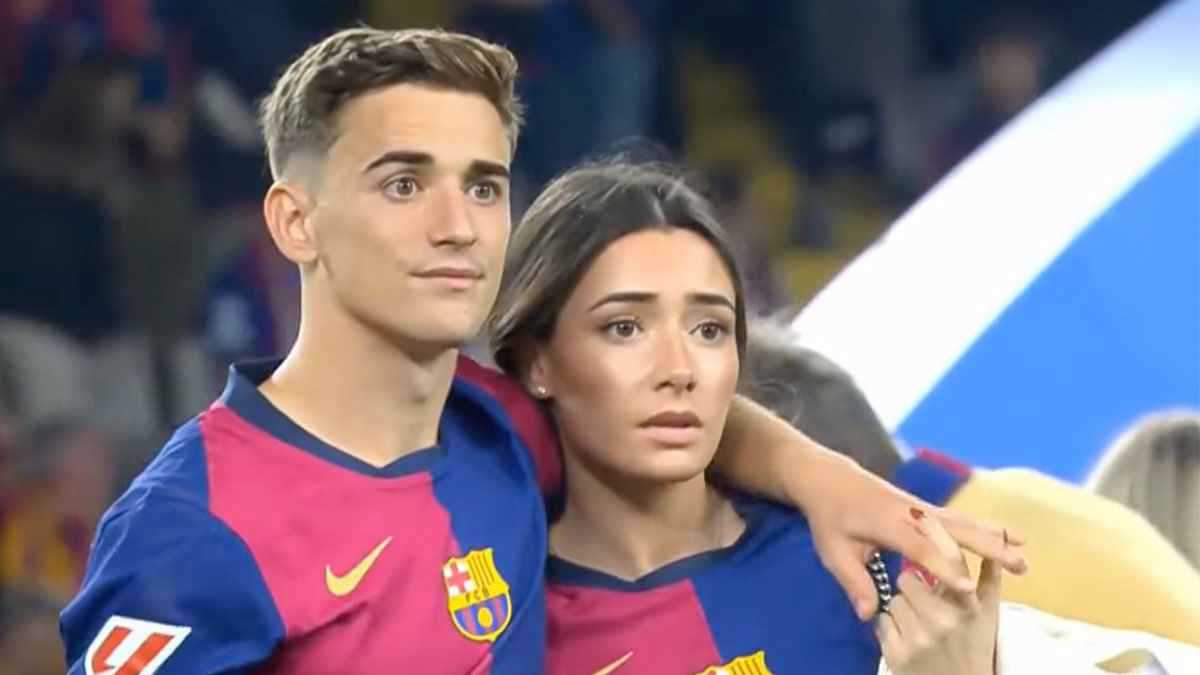ظهور مفاجئ لصديقة نجم برشلونة وشقيقته في المدرجات (صور)