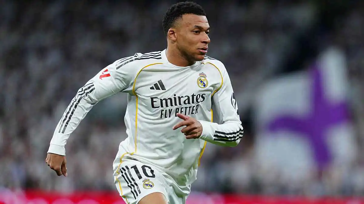 بعد تقليله من مهمة المدافعين.. أومتيتي ينتقد مبابي