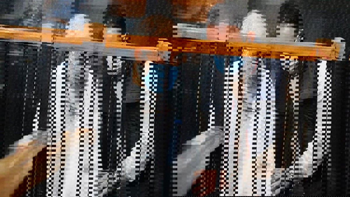 مصر.. حكم بالسجن المؤبد على الإخواني محمود عزت بقضية التخابر