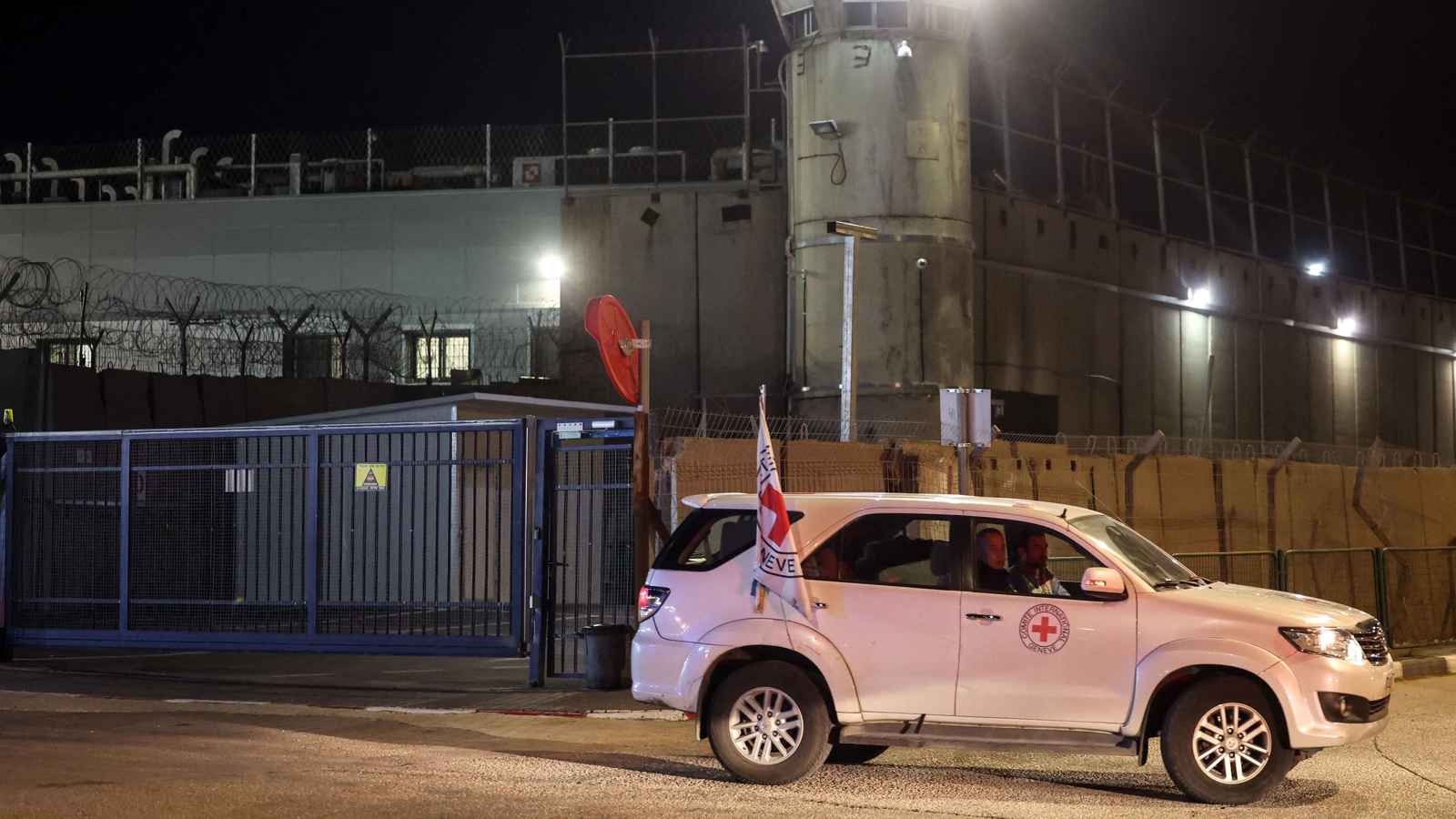 إسرائيل تفرج عن 10 أسرى فلسطينيين من غزة