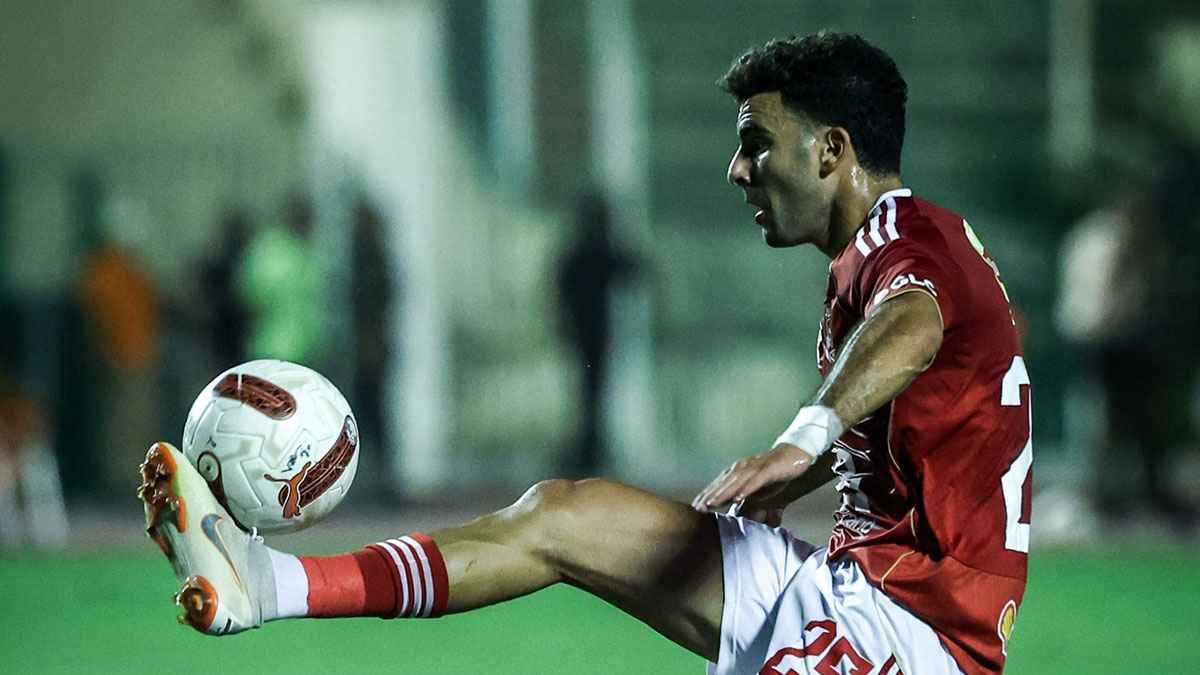 يريد الحصول على مستحقاته "مرتين".. أسطورة الزمالك يشن هجوما على زيزو (فيديو)