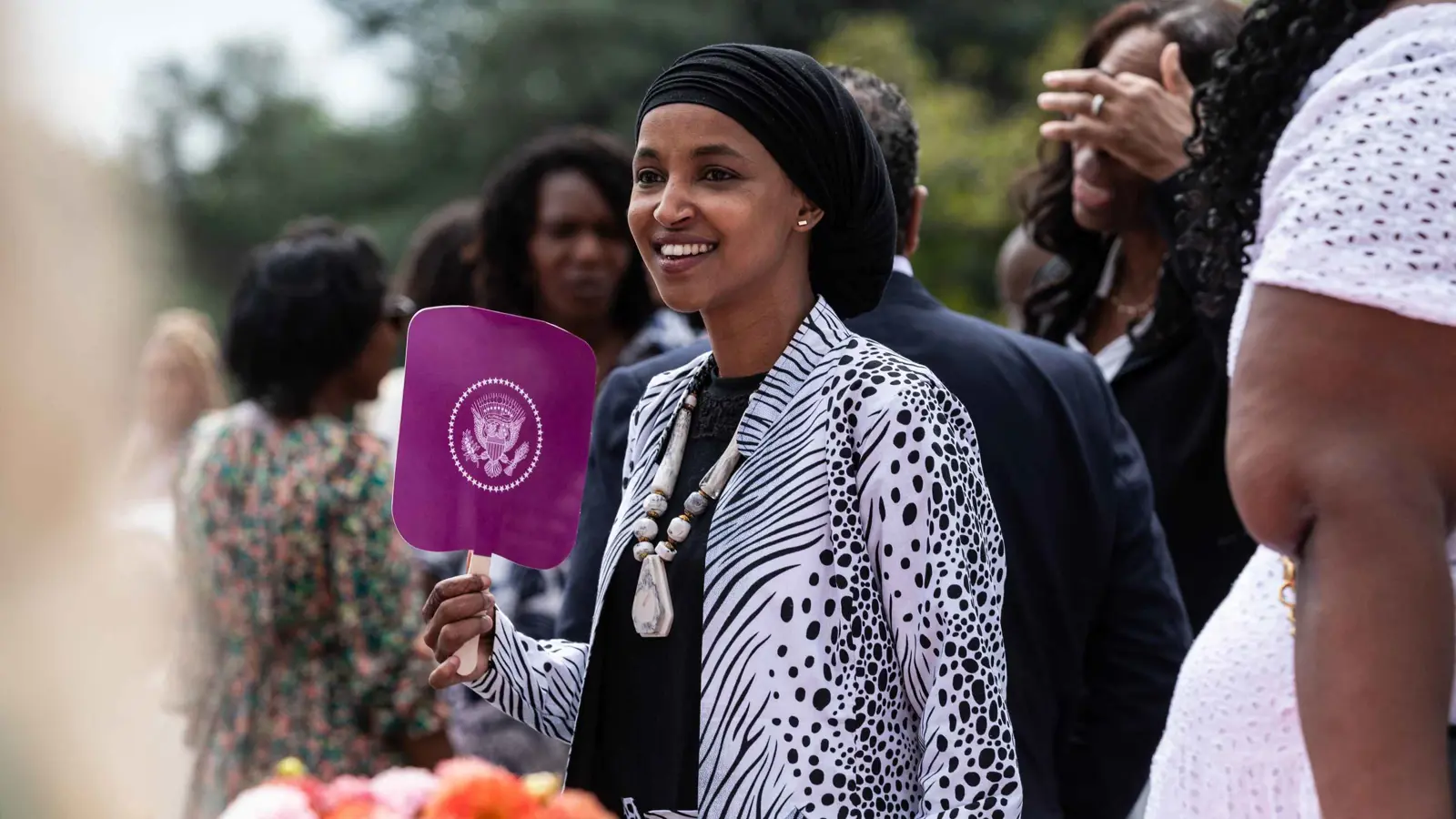 خلافات تبلغ ذروتها.. ترامب يستهدف إلهان عمر فكيف ردت؟ (فيديو إرم)