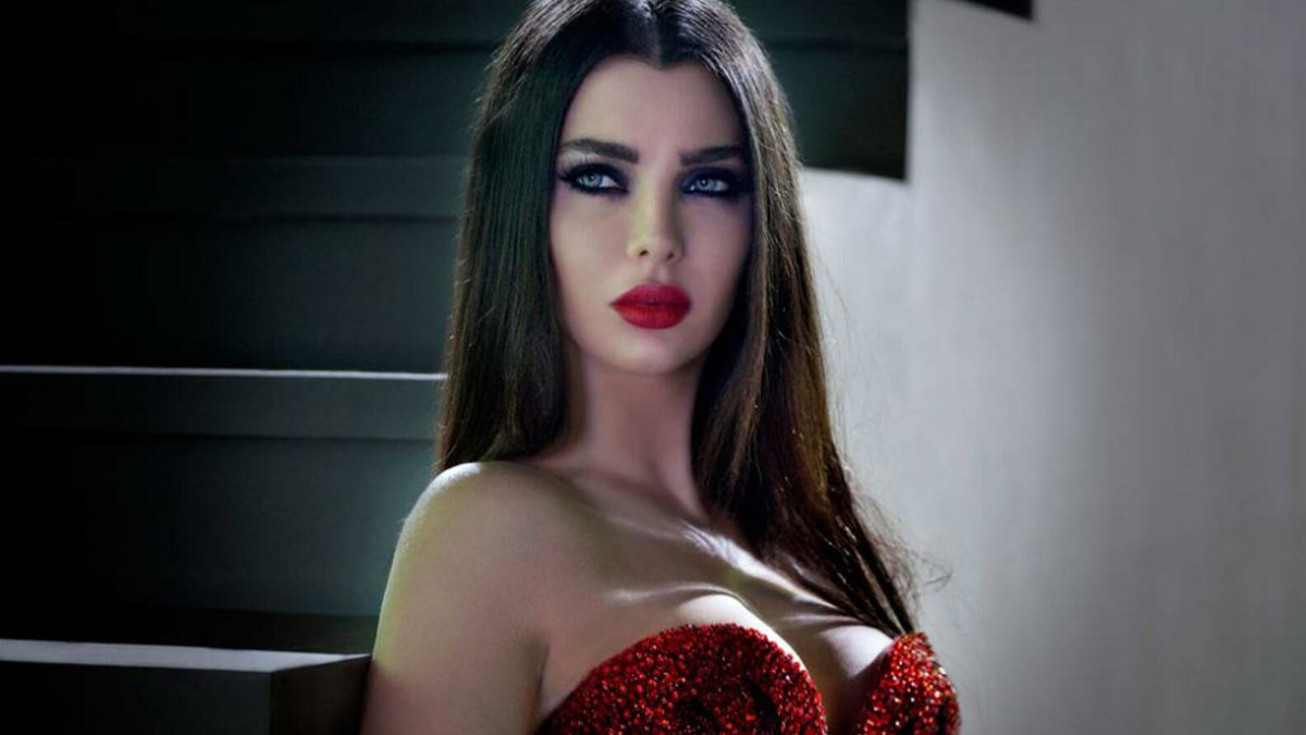 الفنانة اللبنانية قمر تثير الجدل بصورة جريئة على إنستغرام
