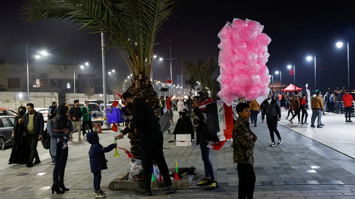 الجماهير العراقية تبيت في الملعب لمشاهدة نهائي خليجي 25 (فيديو)