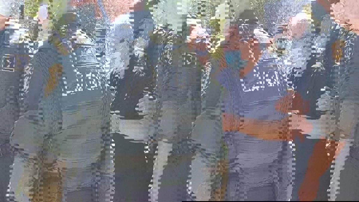 الجزائر.. انزعاج حكومي من ظهور أويحيى مكبلا بالأغلال‎ خلال جنازة شقيقه