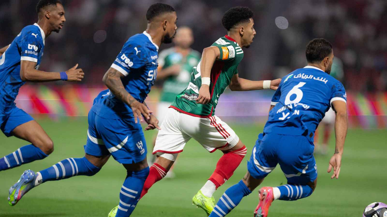 الهلال يسقط في التعادل مع الاتفاق ويبتعد عن لقب الدوري السعودي (فيديو)