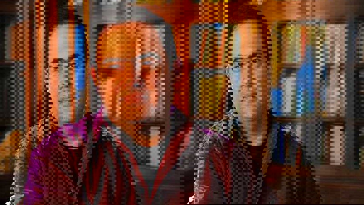 إيران تقضي بسجن مخرج بتهمة إهانة حفيد الخميني