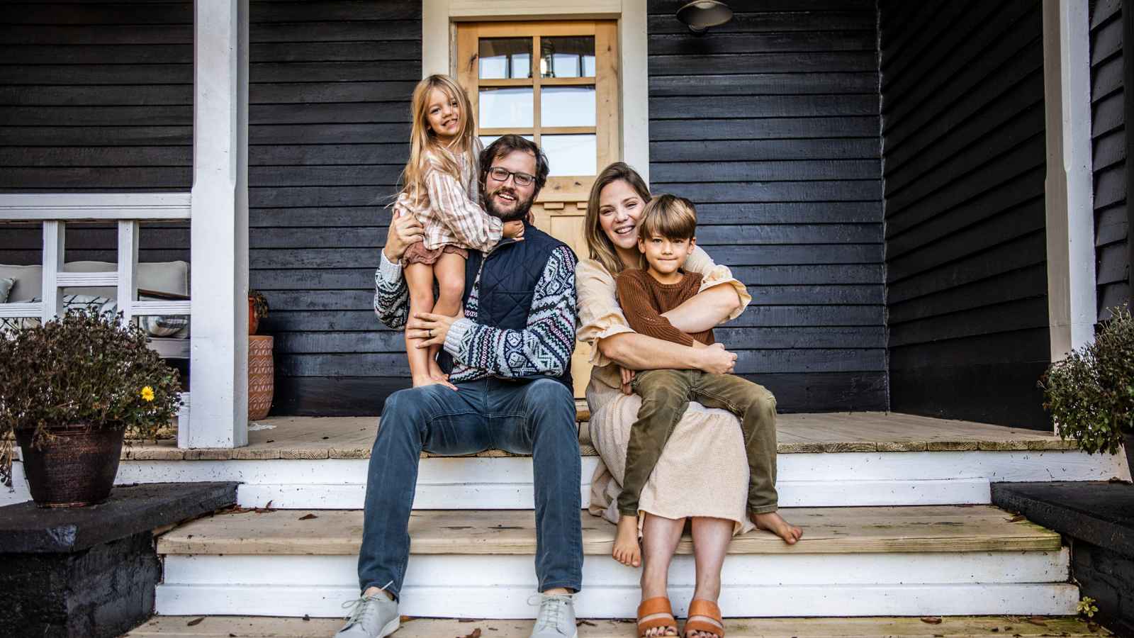 كيف يؤثر الوالدان في نمو شخصية أطفالهما؟