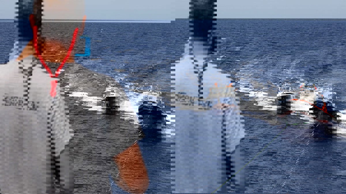 تونس.. وفاة 3 مهاجرين بعد غرق مركبهم