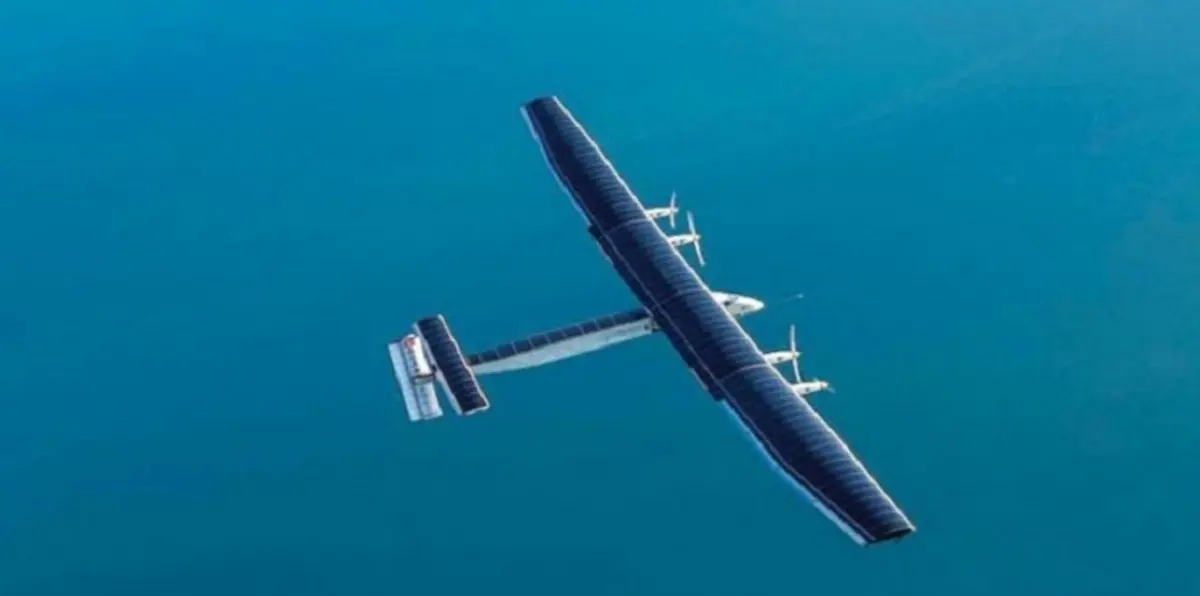 طائرة تعمل بالطاقة الشمسية تغادر كاليفورنيا ضمن جولتها حول الأرض