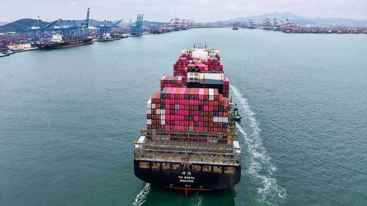 طرطوس تستقبل "كوين فيفيان".. أول سفينة صينية تصل سوريا منذ 14 عاما