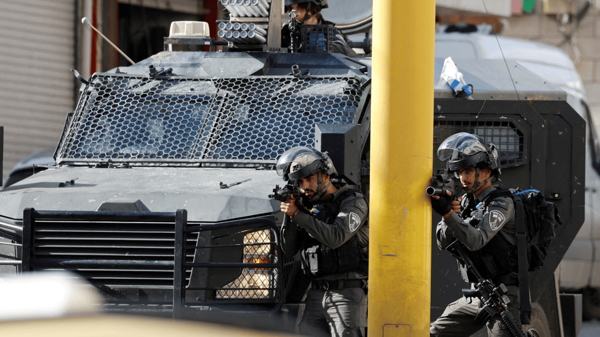 الجيش الإسرائيلي ينفذ حملة مداهمات واعتقالات في الضفة الغربية 