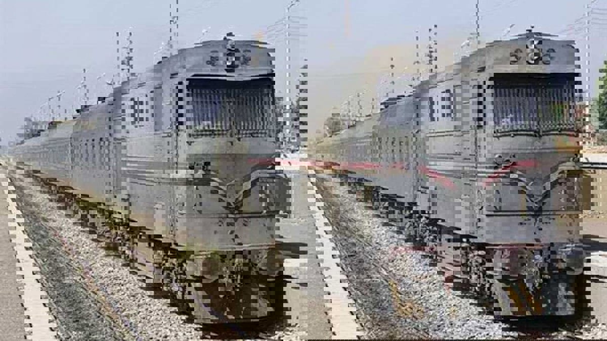 مقيدة بسلاسل.. العثور على جثة مفصولة الرأس أمام قطار بمصر