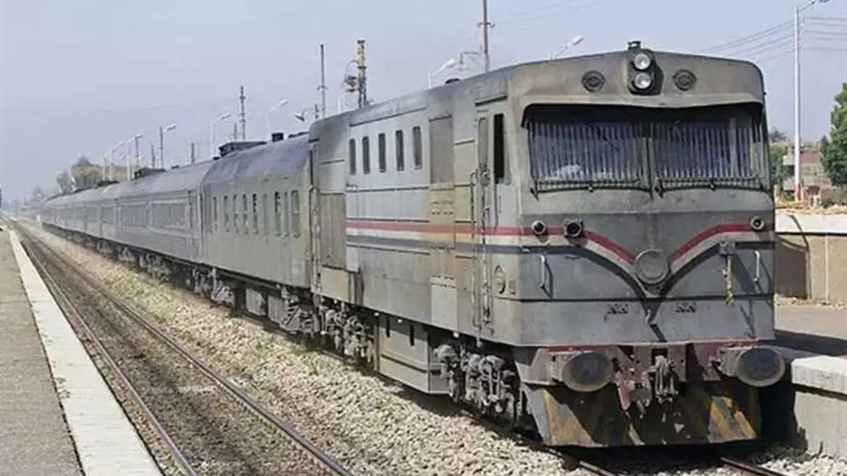 مقيدة بسلاسل.. العثور على جثة مفصولة الرأس أمام قطار بمصر