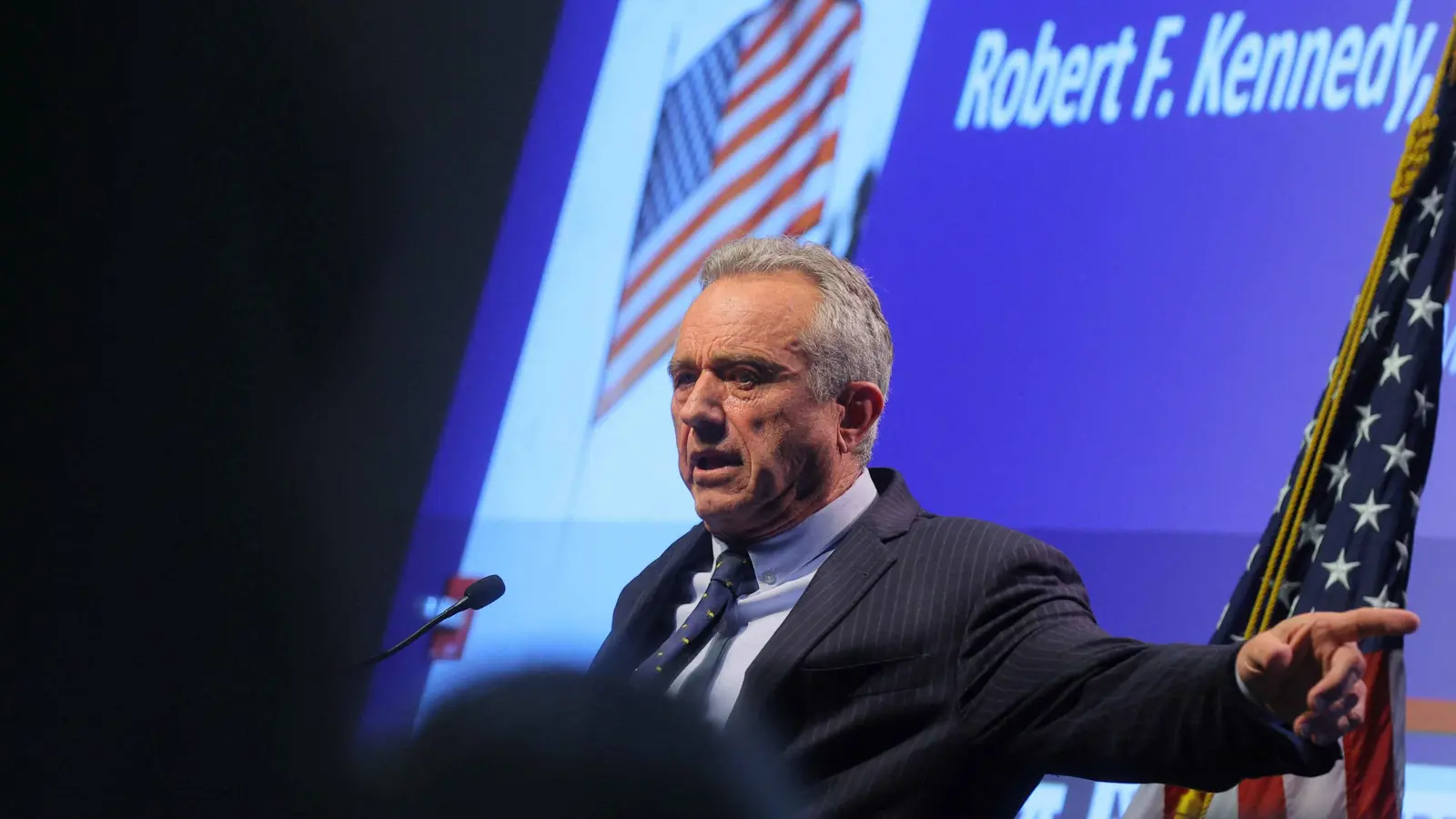 بسبب سياسة ترامب.. تحذيرات من تدمير القطاع الصحي الأمريكي