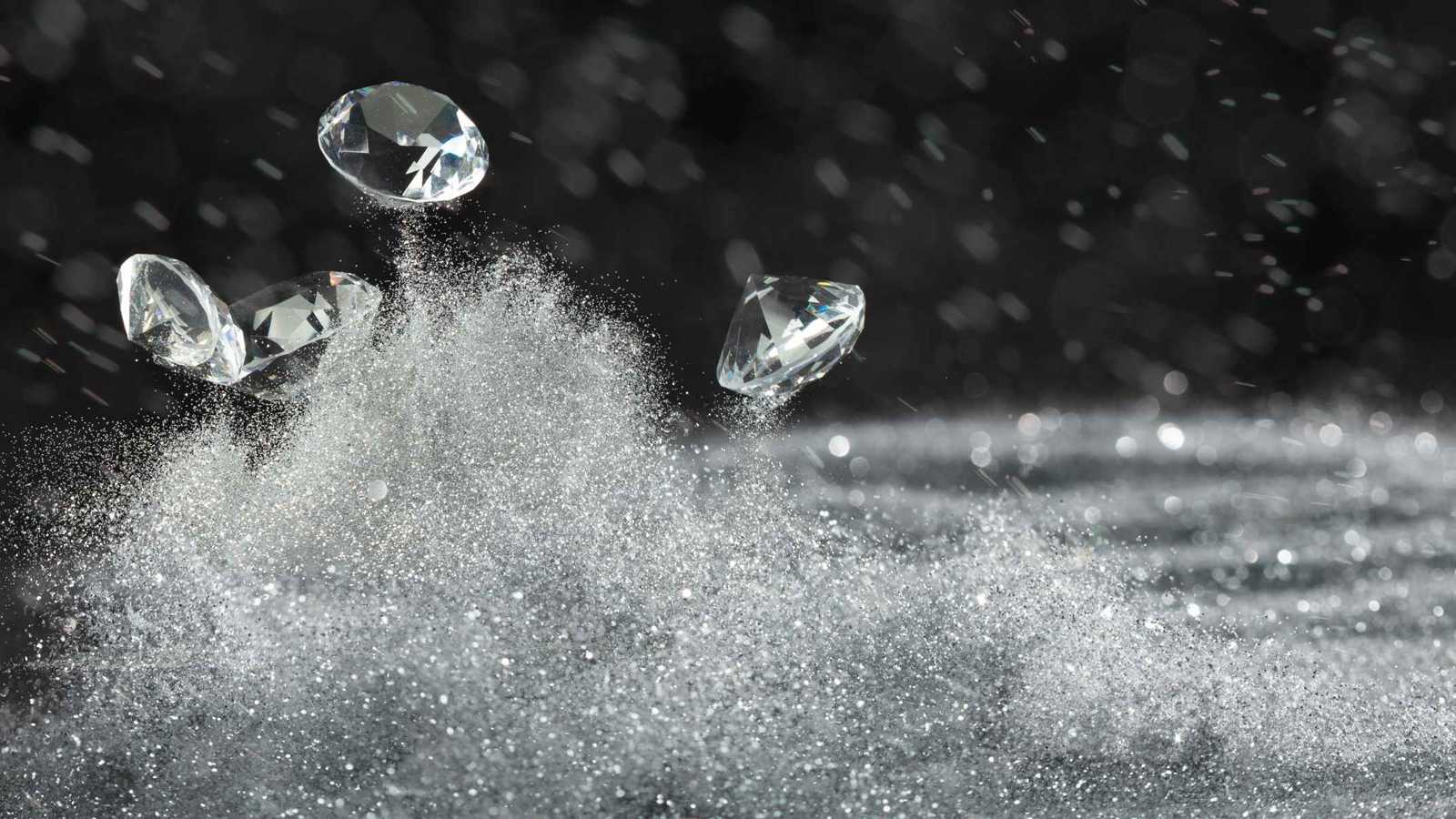 ألماس نادر يكشف عن تفاعلات كيميائية غريبة في أعماق الأرض