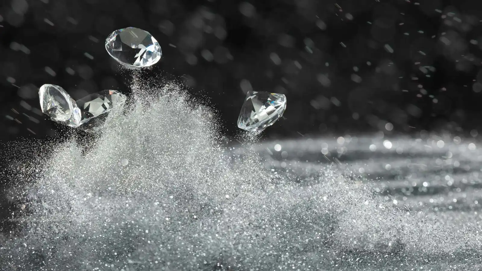 ألماس نادر يكشف عن تفاعلات كيميائية غريبة في أعماق الأرض