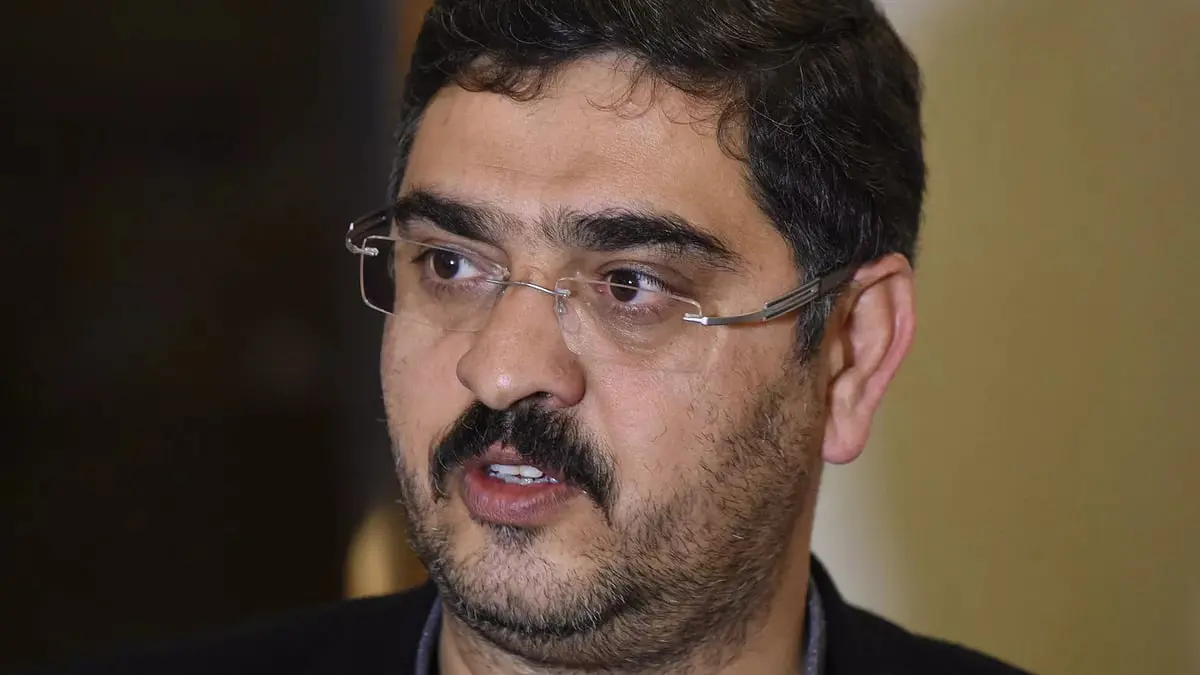 باكستان.. "كاكار" يعيّن حكومة تصريف أعمال