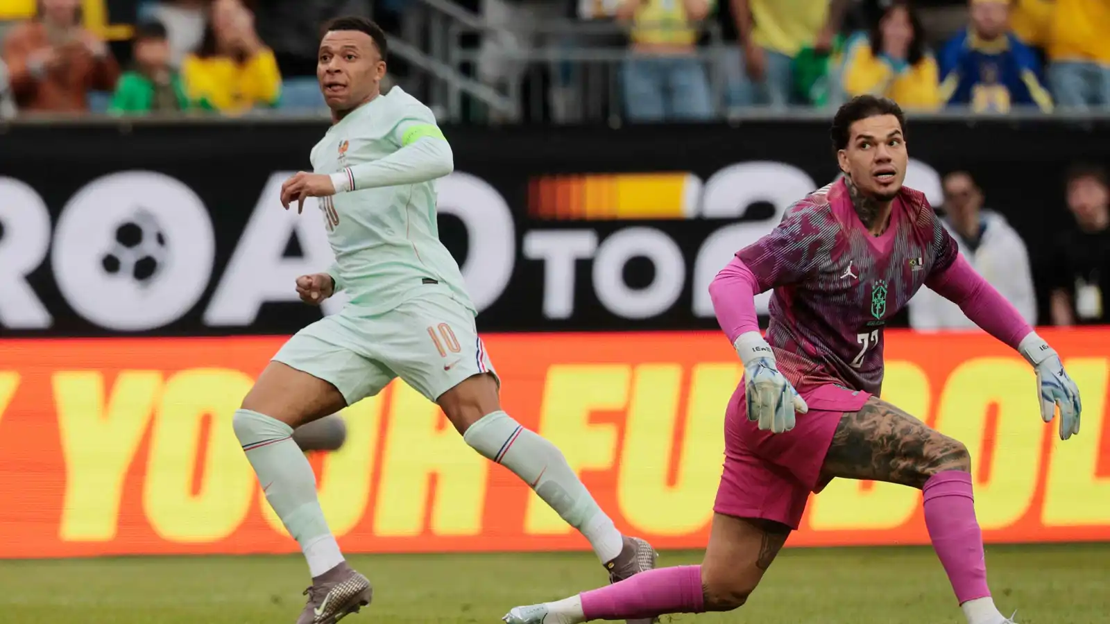 كم هدفا يحتاج كيليان مبابي ليصبح الهداف التاريخي لفرنسا؟