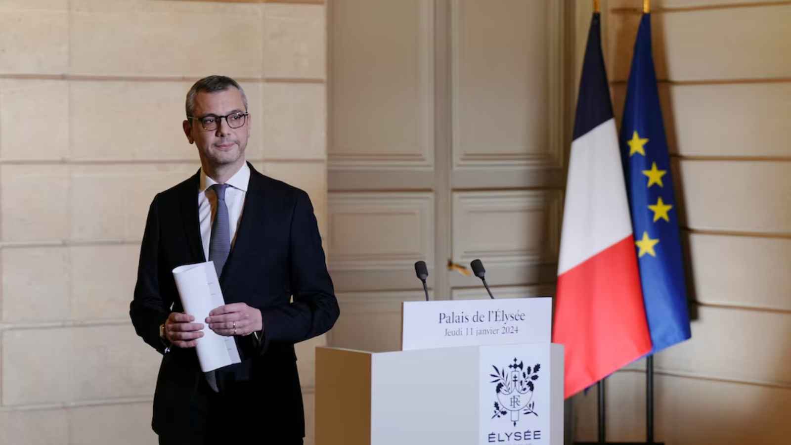 العقل المدبر.. كيف سيؤثر رحيل كوهلر على إدارة الإليزيه؟"