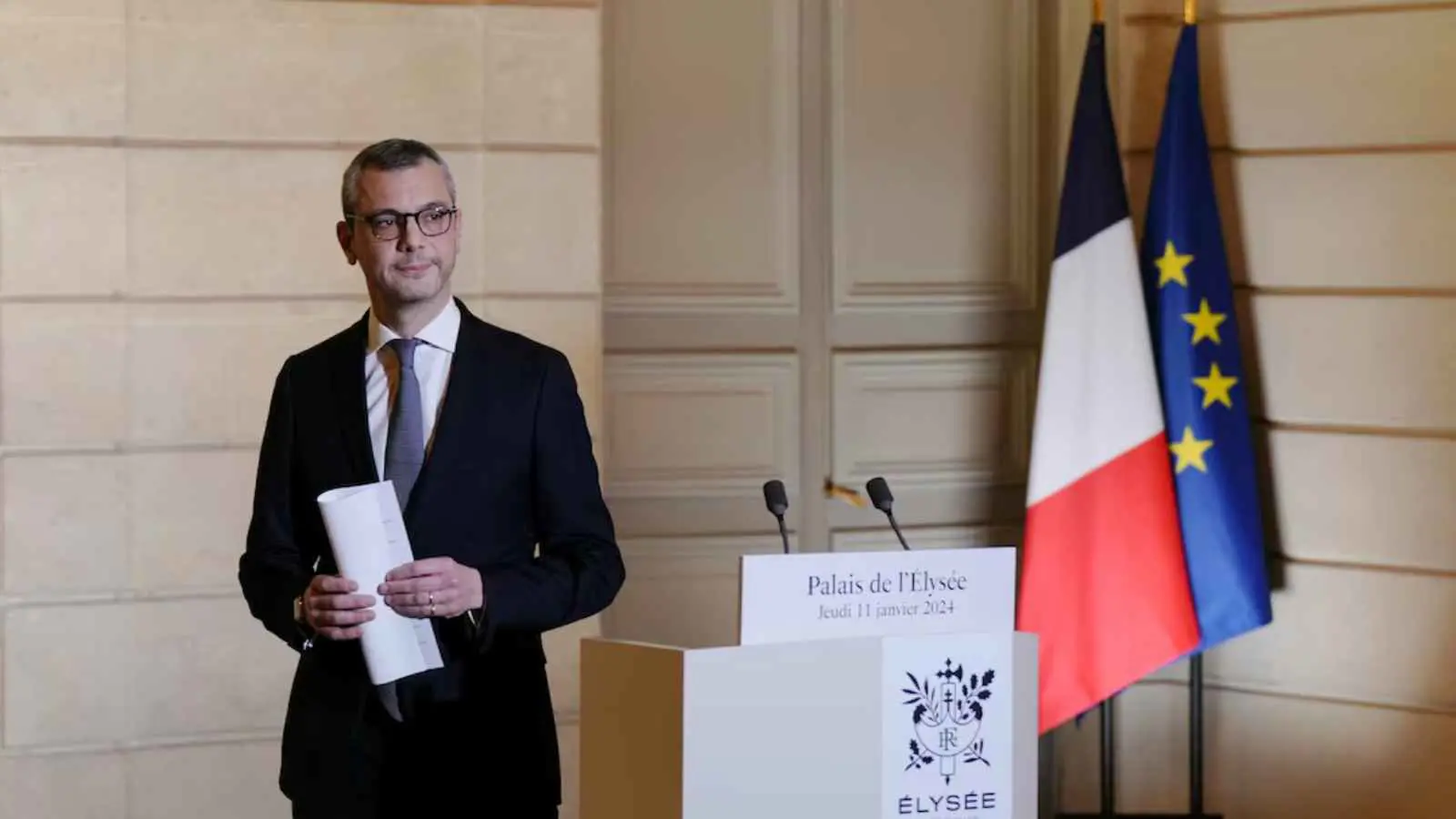 العقل المدبر.. كيف سيؤثر رحيل كوهلر على إدارة الإليزيه؟"