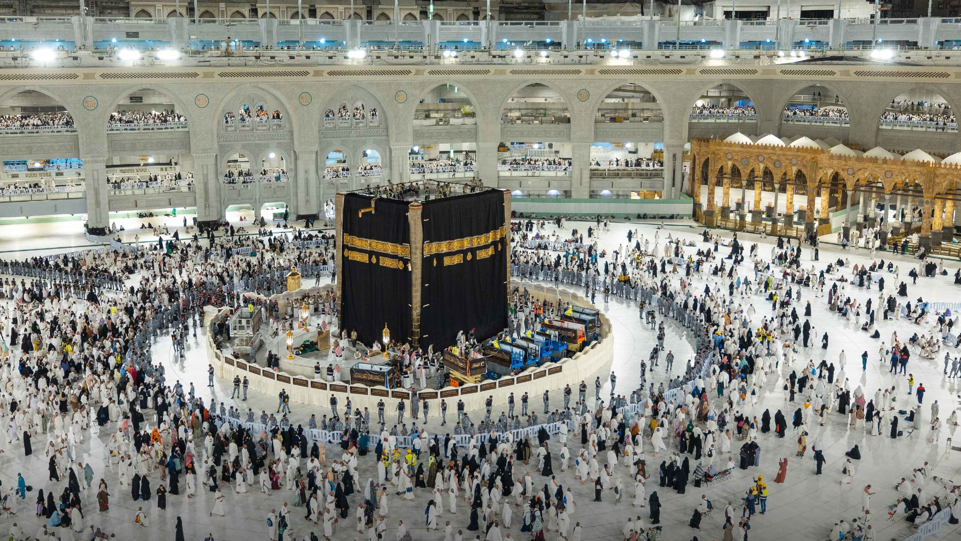 كيف تطورت صناعة كسوة الكعبة المشرفة؟ (فيديو)